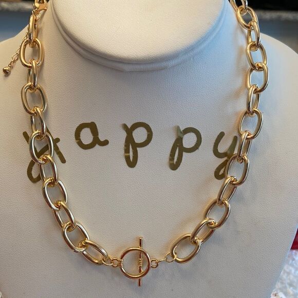 A new day NWT necklace gold color - Picture 1 of 4